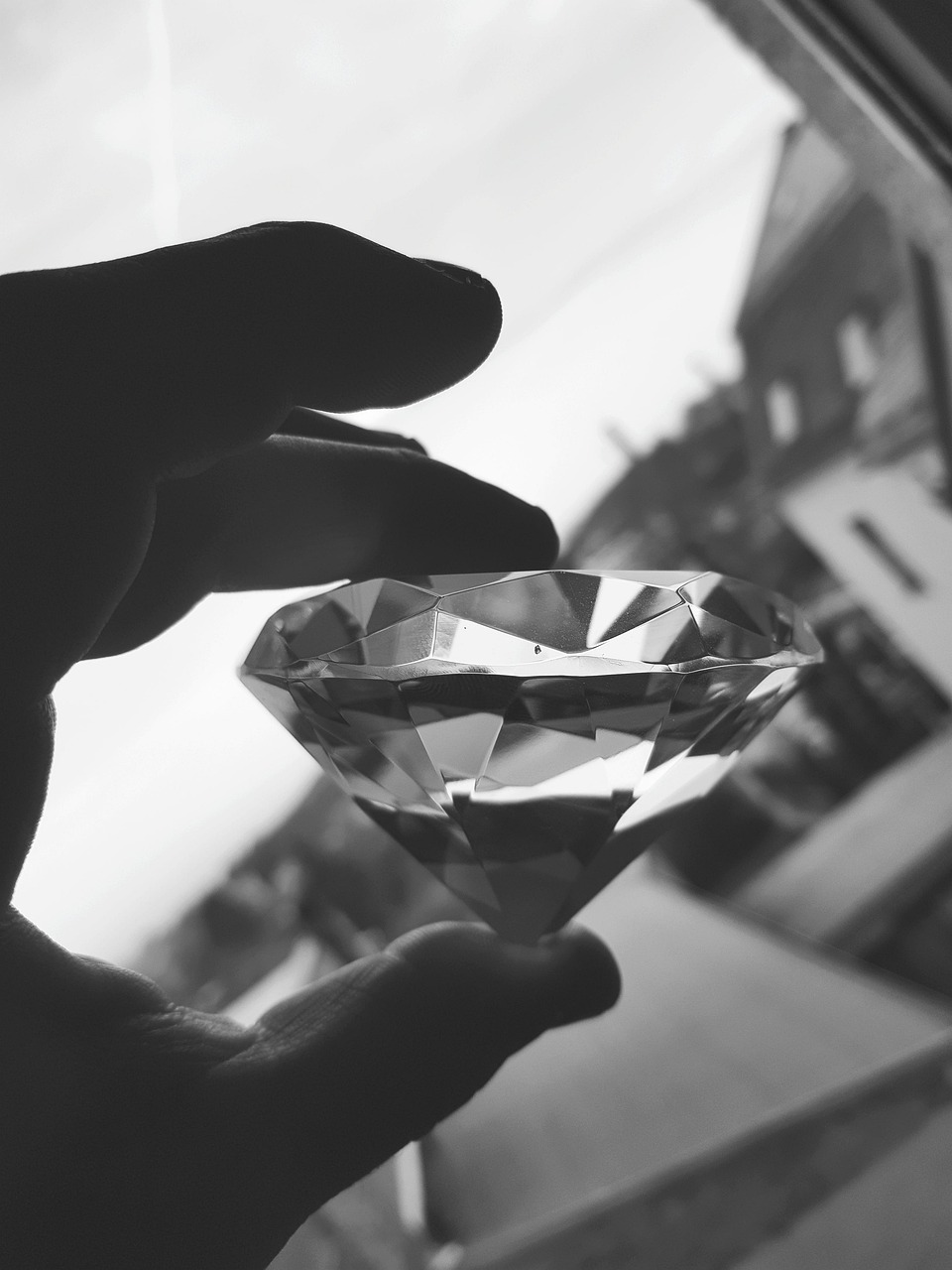 diamond, hold, hold it, grey, day, glas, strong, hand, light, reflexion, art, gray diamond